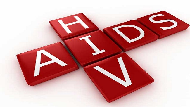 80,000 children in Cameroon are living with  HIV / AIDS
