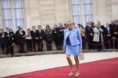 French inauguration: Brigitte Macron arrived alone at Elysée because François Hollande, the outgoing president is single