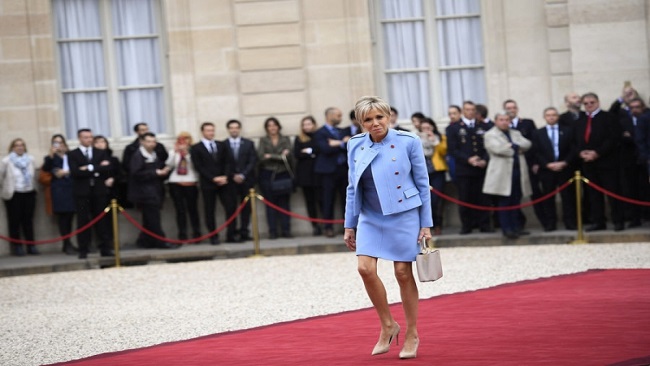 French inauguration: Brigitte Macron arrived alone at Elysée because François Hollande, the outgoing president is single