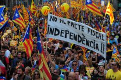 Thousands in Barcelona call for release of Catalan leaders