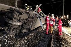 Spain: High-speed train collision kills at least 21