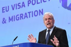EU warns Africa of tougher visa policy amid refugee crisis