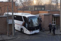 Expelled US diplomats leave embassy in Moscow