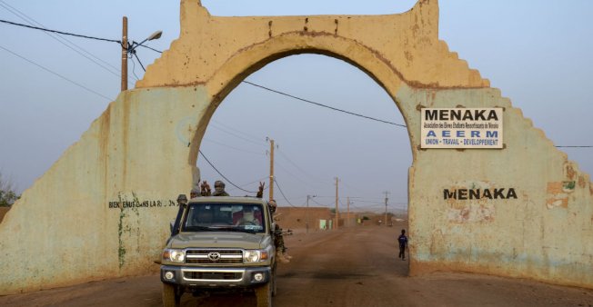 Mali: Dozens of soldiers killed in attack on military camp