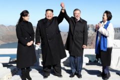 Presidents of the two Koreas cap summit with trek up Mount Paektu