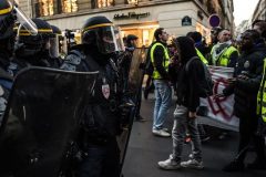 Protesters, police clash near Paris presidential palace
