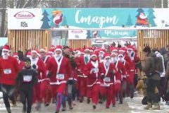 Moscow: Two thousand Santas run for charity