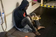 117 refugees feared dead after dinghy sinks off Libyan coast