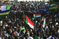 Sudan: Marchers converge on army headquarters to confront junta rulers