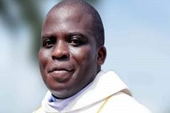 President Sisiku Ayuk Tabe attends Father Berinyuy mass in Kondengui as Biya regime bans Catholic Devotion prayers