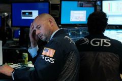 US yield inversion deepens, stokes recession fears