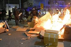 Spain: Clashes in Barcelona after 350,000 rally in peaceful protest