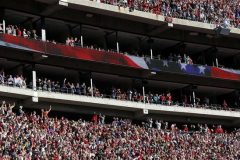 US: President Trump receives warm welcome at Alabama football game