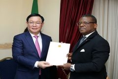 Vietnam wants to boost multi-faceted partnership with French Cameroun