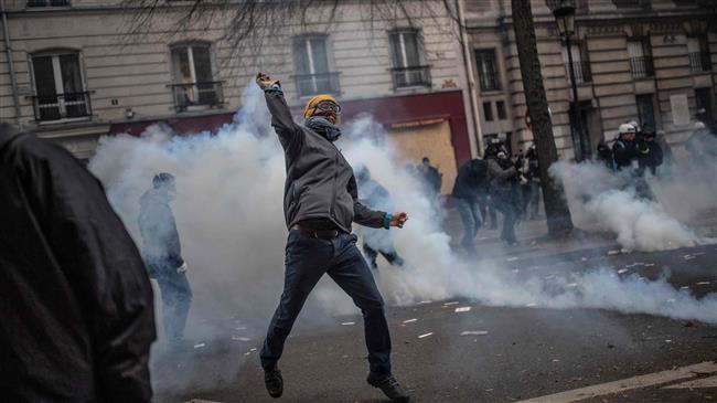 France awaiting fresh turmoil as unions extend general strike for third day