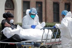 Coronavirus: US deaths hit record levels