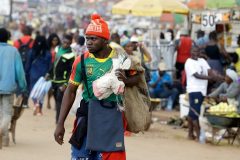 Cameroon petit traders Cameroon’s Poor Benefit, While Food Traders Suffer from Pandemic Closures