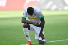 Footballers, protesters worldwide show solidarity, demand justice for George Floyd