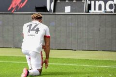 Mainz’s Cameroonian midfielder Kunde Malong takes knee to pay tribute to George Floyd