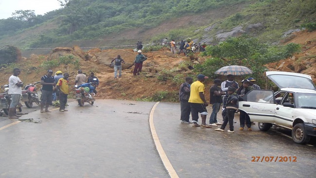 Major landslide blocks Bamenda-Mamfe road