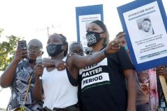 US: Protests after Los Angeles police shoot Black man stopped for riding bicycle