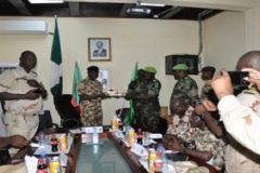 Boko Haram: Multinational Force Commander visits military region in Cameroon