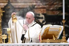 Francis Pope Francis calls for humanitarian aid to ‘be ensured’ to Gaza in Easter address