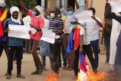 Chad: Hundreds protest against the military junta