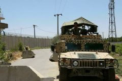 Afgan soldiers Residents flee as Afghan army pushes back against Tailban insurgents