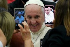 The Holy Father en route to Budapest and Orban talks, then Slovakia