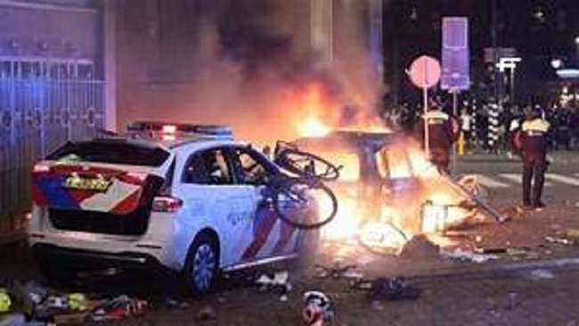 Protesters torch cars in Rotterdam in protest over new COVID-19 restrictions