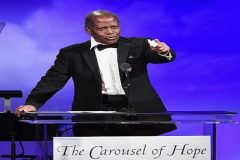 Hollywood: Sidney Poitier, pioneering Black movie star, dies at 94