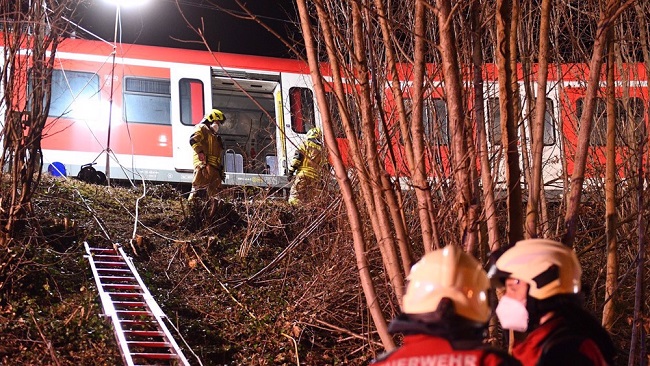 Bundes: At least 1 killed, 14 injured in commuter train collision near Munich