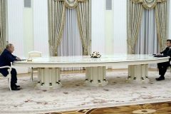 Macron kept at distance from Putin after refusing Covid test