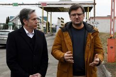 US Secretary of State meets Ukraine Foreign Minister in show of support