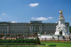 Buckingham Palace becomes shrine for a grieving nation