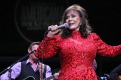 Loretta Lynn Music world reacts to death of icon Loretta Lynn