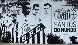 Brazilians stream to Santos to pay tribute to Pele