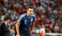 Argentina’s World Cup-winning coach Scaloni to stay till 2026