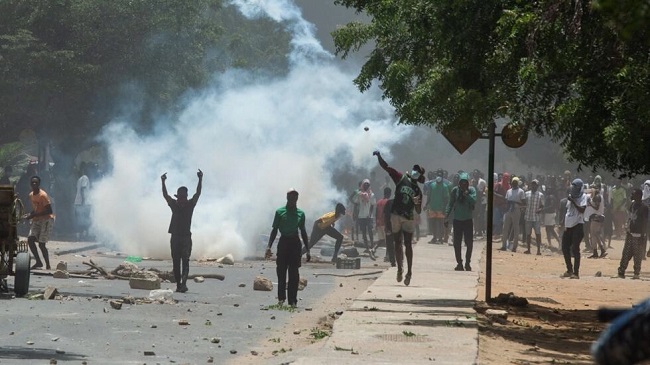 Senegal: Violent protests break out after opposition leader sentenced to prison