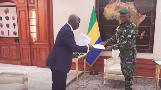 Gabon: President Nguema appoints former opposition leader Sima as prime minister