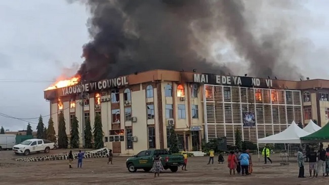 Fire engulfs Yaoundé City Hall amid fears of a military coup
