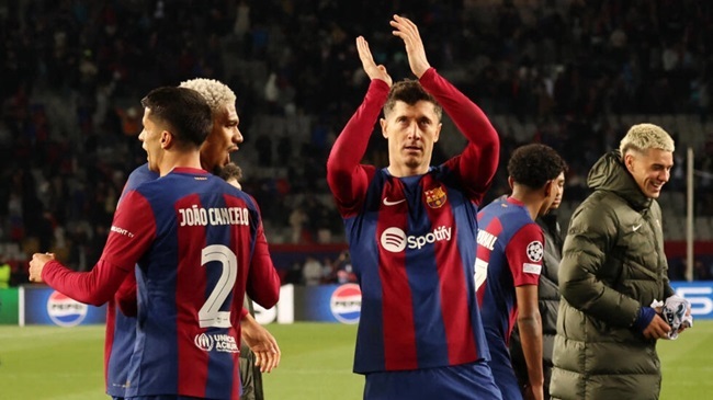 Champions League: Barca holds off Napoli to enter quarter-finals