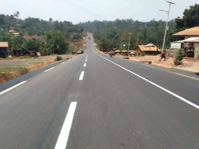 Dion Ngute opens Bamenda-Babadjou road
