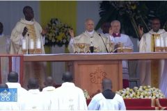 Leo-XIV-Mass-in-Douala Douala: The Holy Father challenges wealth distribution amid rampant corruption