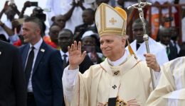 Douala: Pope urges Christians to reject violence at Mass that draws 120,000 people