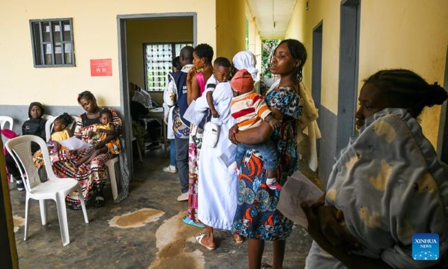 Cameroonian patients Chinese medical team provides free health care services in rural Cameroon