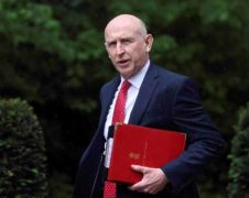 UK defense crisis: Second top official resigns in less than 24 hours