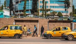 Yaoundé: gov’t tightens taxi regulation through digital identification reform
