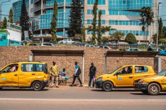 Yaoundé: gov’t tightens taxi regulation through digital identification reform